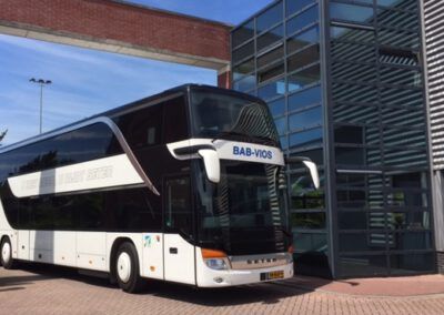 Bus van BAB Vios die ingezet wordt voor schoolreisjes
